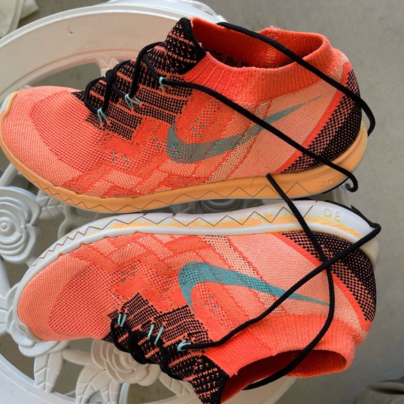 Nike - Free 3.0 Flynit sneakers (peach color) - Picture 9 of 12